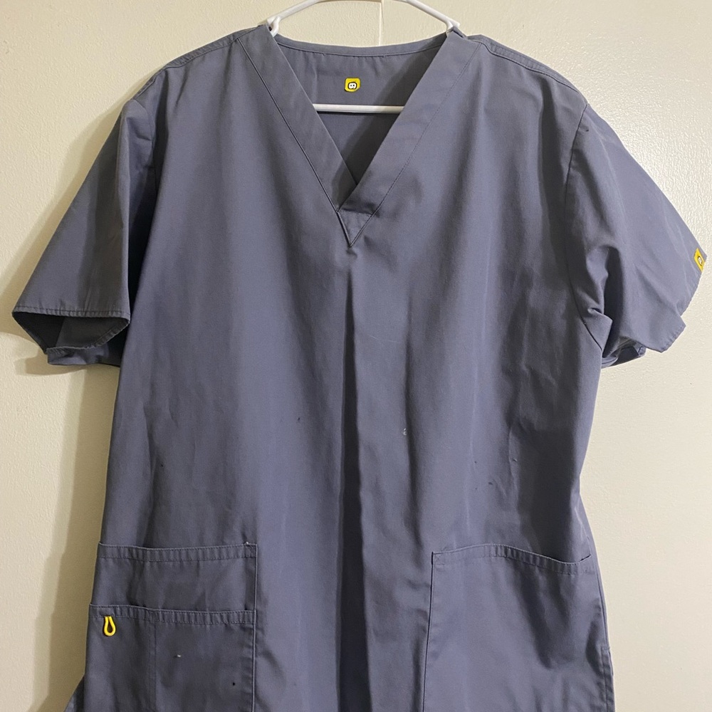 Women’s Gray Wonder Wink Scrub Top